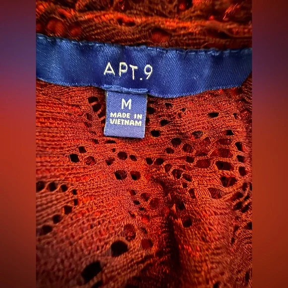 Apt 9. High Neck Lace Sleeveless Top. Merlot. size Medium. - Picture 7 of 7